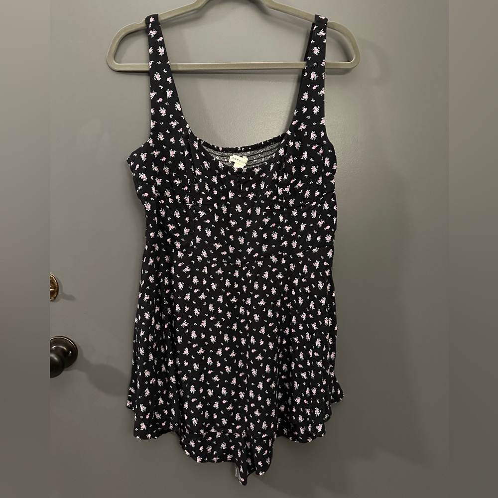 NWT Aeropostale Juniors Floral Romper Size Small